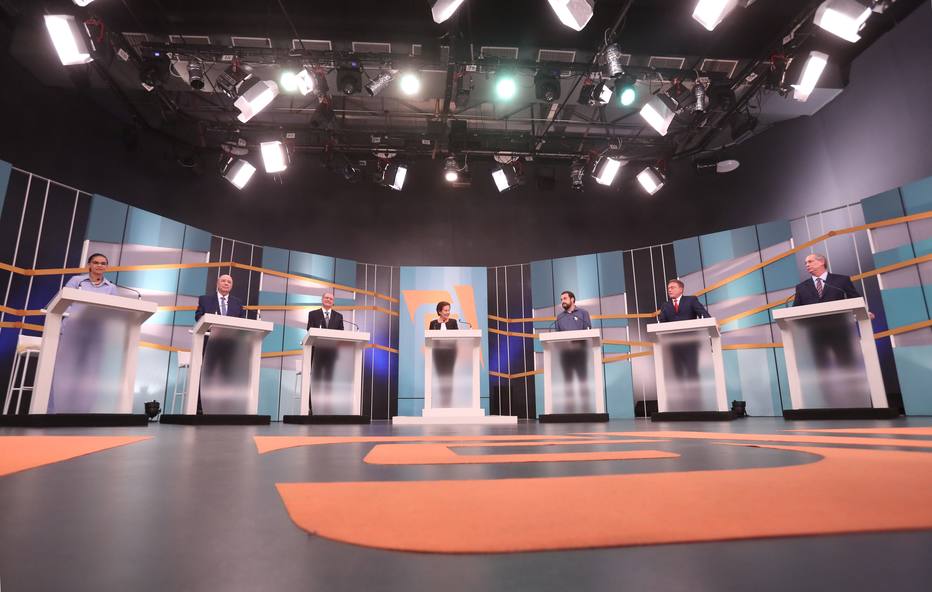 Sem Bolsonaro no debate, candidatos evitam ataques e defendem 'pacificação'